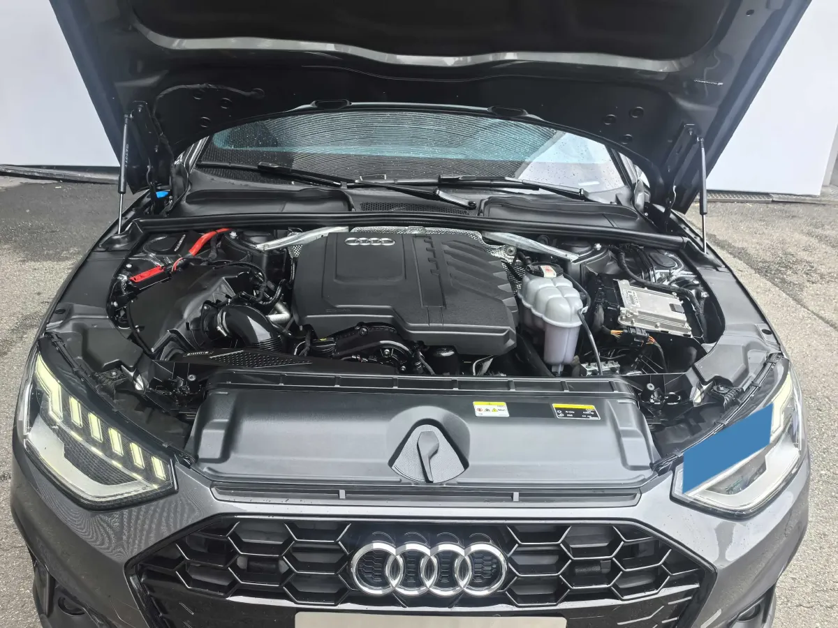 2023 Audi A4L 2.0T 190HP L4 7DCT,autocango,china used car exporter,china ev exporter,chinese used car exporter,chinese used ev exporter