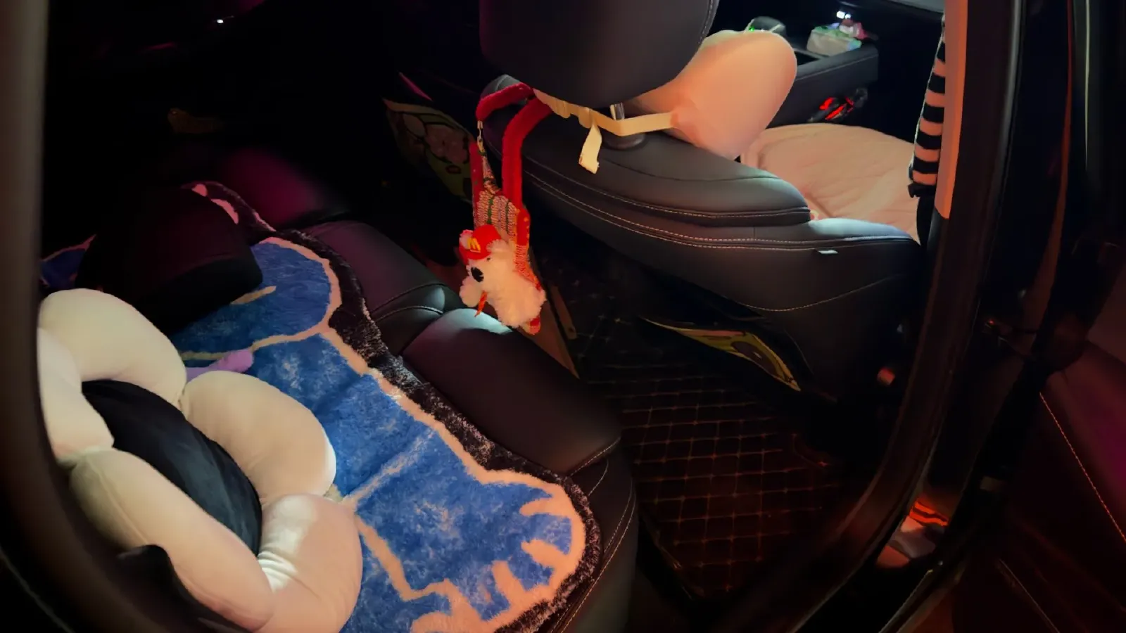 2022 Chery Arrizo 8 1.6T 197HP L4 7DCT,autocango,china used car exporter,china ev exporter,chinese used car exporter,chinese used ev exporter