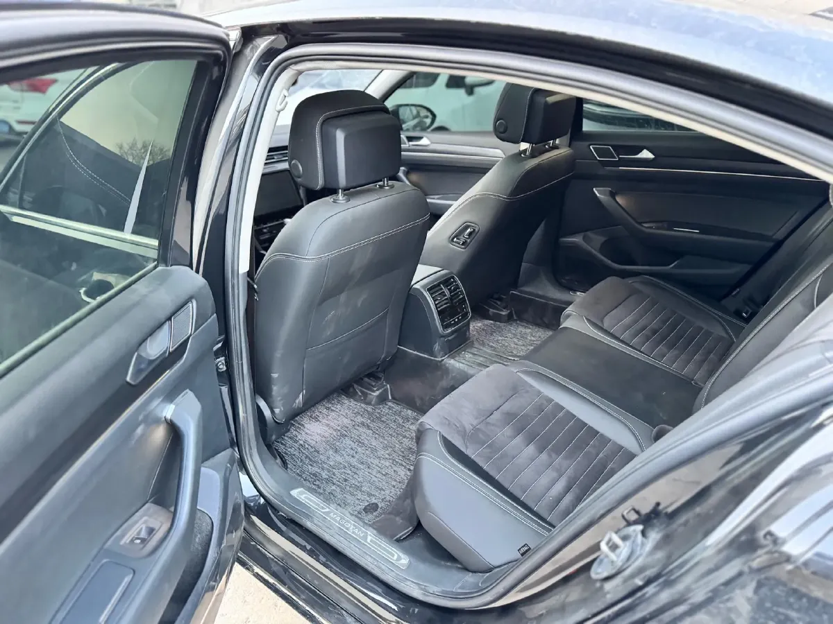 2020 Volkswagen Magotan 2.0T 220HP L4 7DCT,autocango,china used car exporter,china ev exporter,chinese used car exporter,chinese used ev exporter