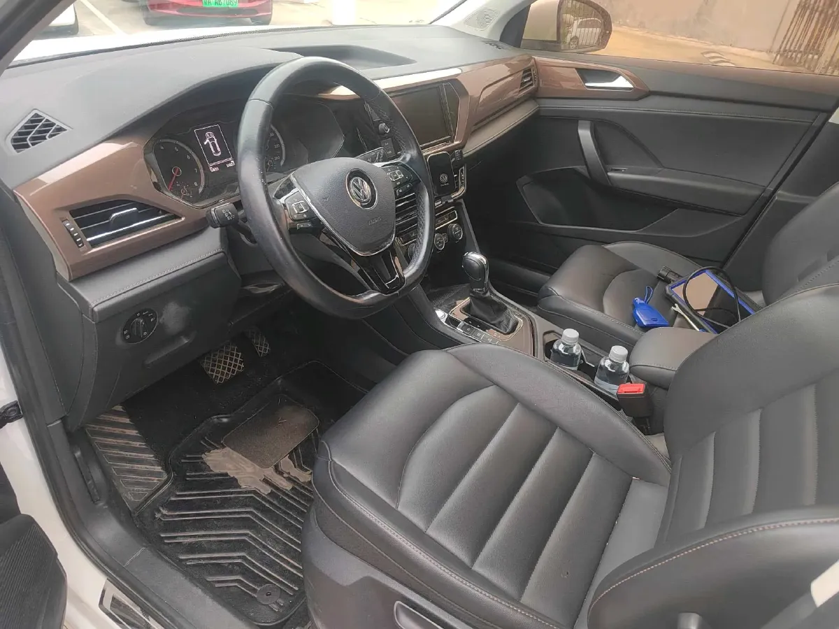 2019 MINI MINI 1.5T 102HP L3 7DCT,autocango,china used car exporter,china ev exporter,chinese used car exporter,chinese used ev exporter