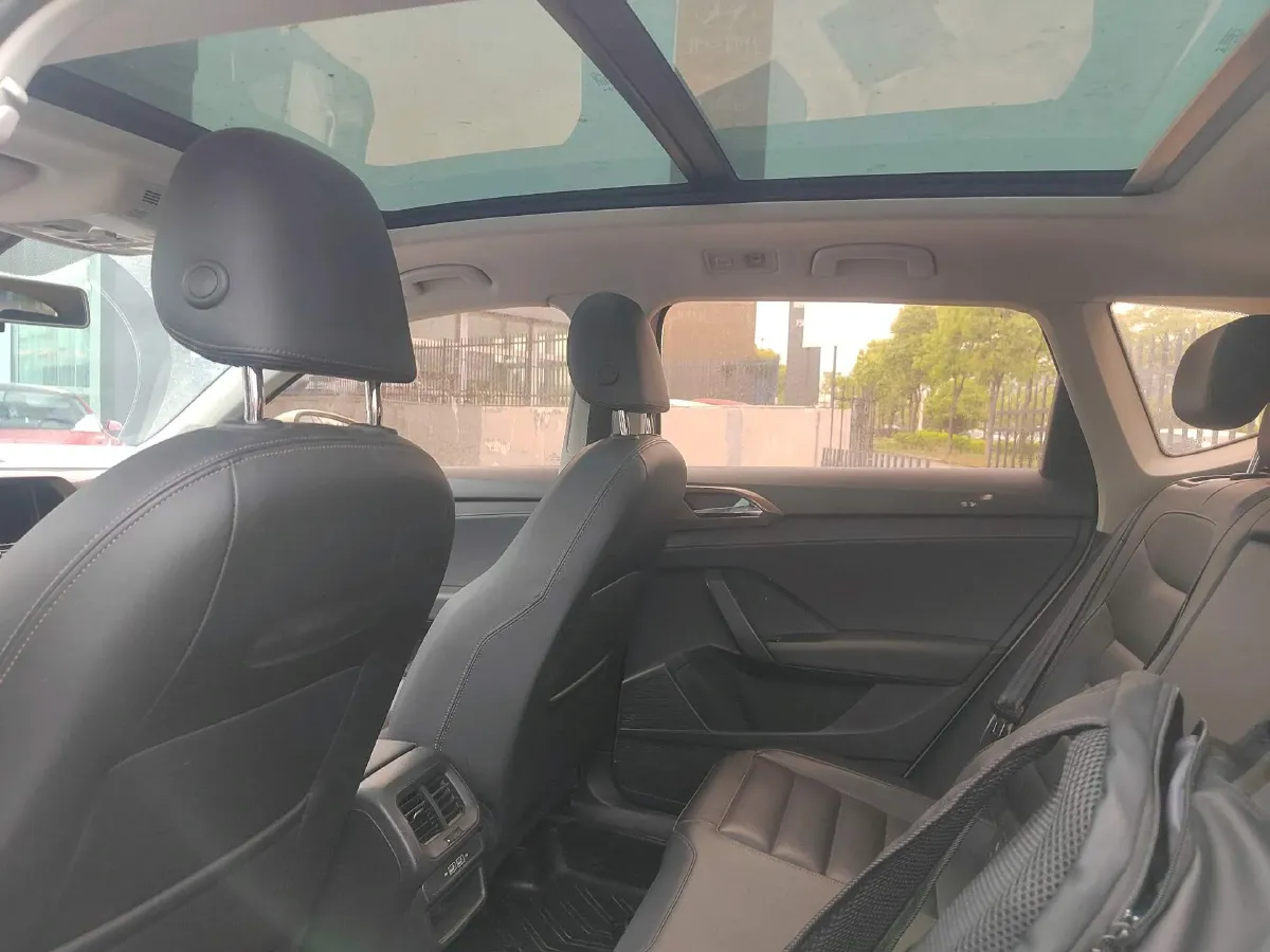 2019 MINI MINI 1.5T 102HP L3 7DCT,autocango,china used car exporter,china ev exporter,chinese used car exporter,chinese used ev exporter