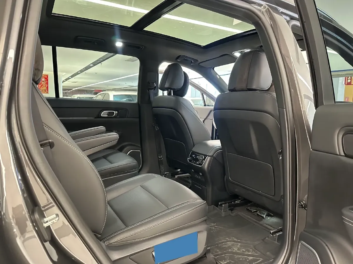 2021 Li ONE Range Extended 131HP REEV 40.5KWH,autocango,china used car exporter,china ev exporter,chinese used car exporter,chinese used ev exporter