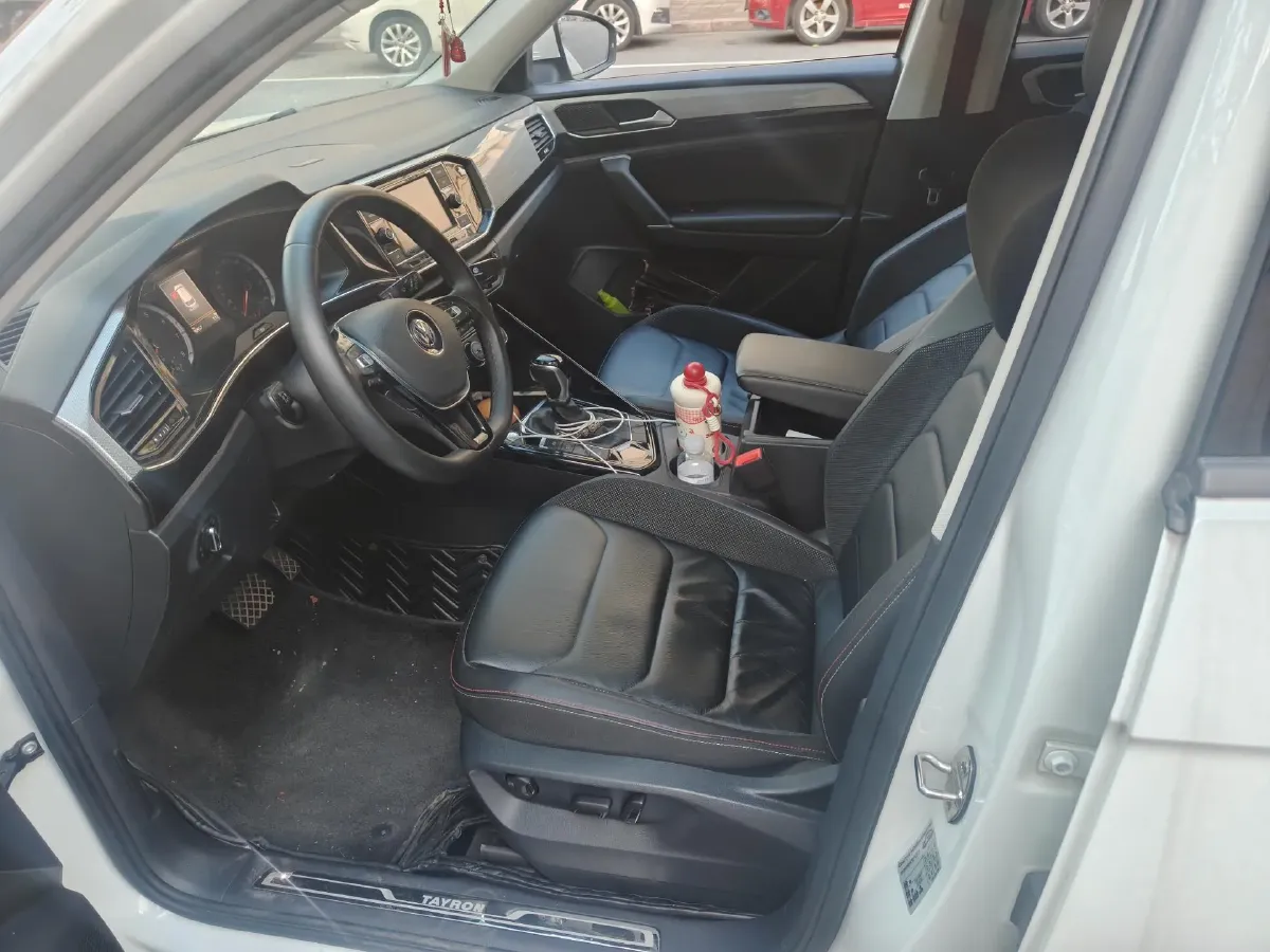 2019 Jeep Cherokee 2.0T 234HP L4 9AT,autocango,china used car exporter,china ev exporter,chinese used car exporter,chinese used ev exporter