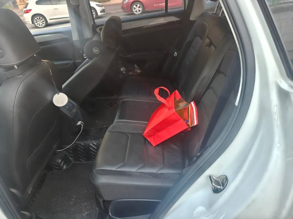 2019 Jeep Cherokee 2.0T 234HP L4 9AT,autocango,china used car exporter,china ev exporter,chinese used car exporter,chinese used ev exporter