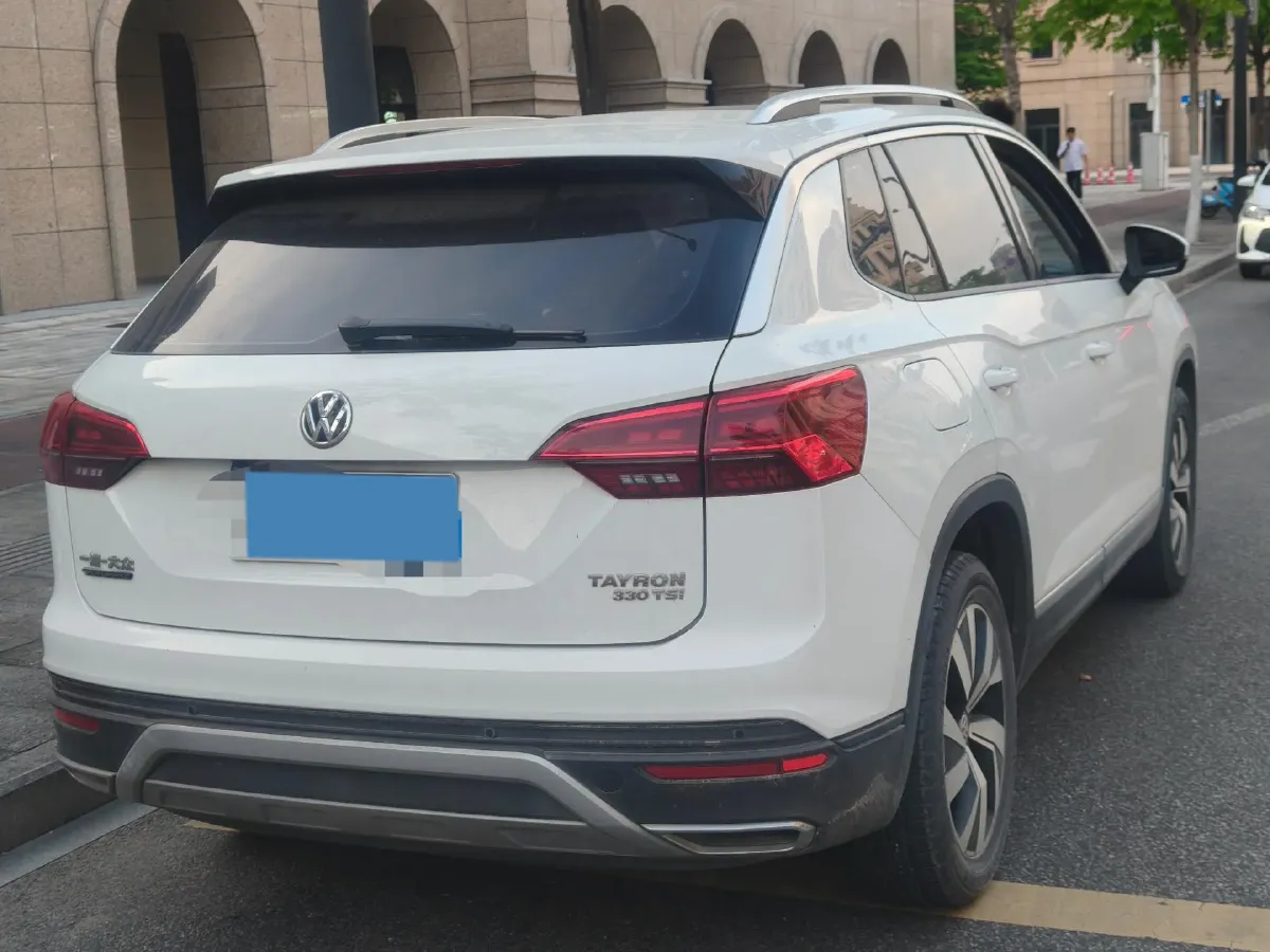 2019 Jeep Cherokee 2.0T 234HP L4 9AT,autocango,china used car exporter,china ev exporter,chinese used car exporter,chinese used ev exporter