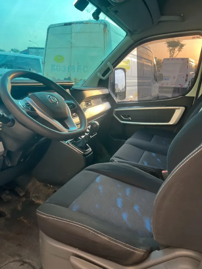 2023 Ford Transit 2.0T 220HP L4 5MT,autocango,china used car exporter,china ev exporter,chinese used car exporter,chinese used ev exporter