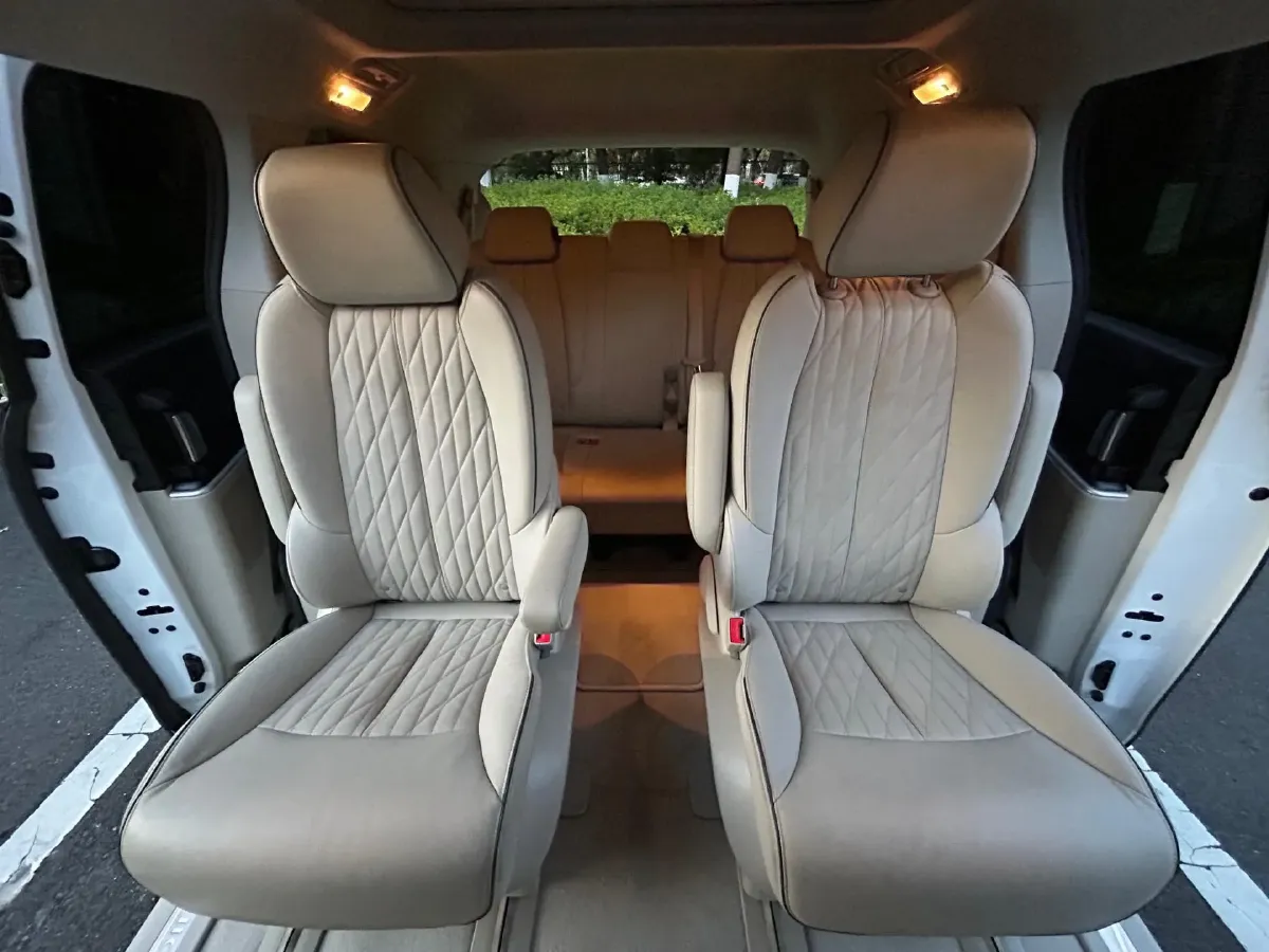 2021 Buick GL8 2.0T 237HP L4 9AT,autocango,china used car exporter,china ev exporter,chinese used car exporter,chinese used ev exporter