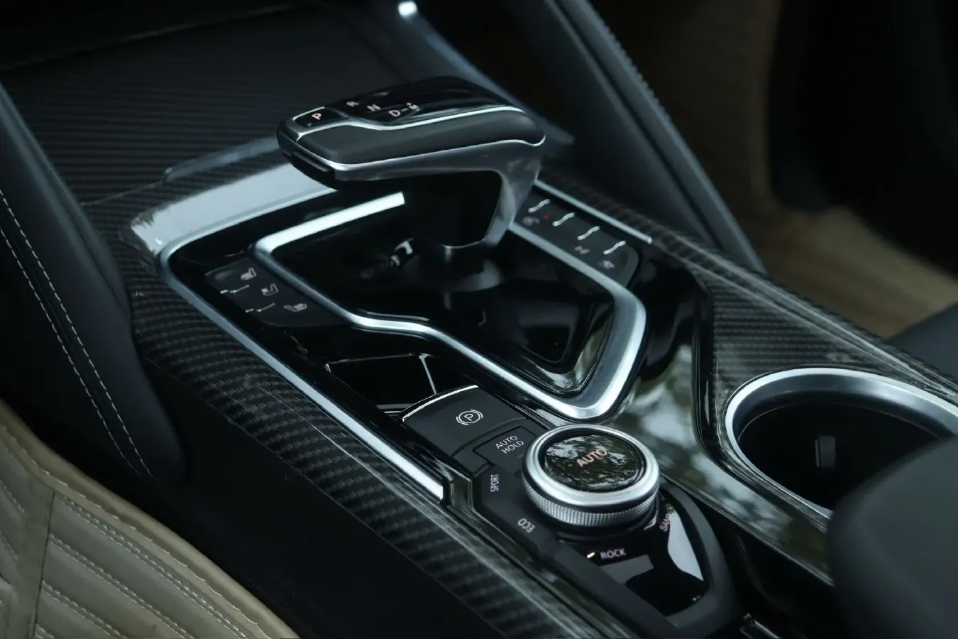 2020 MAXUS D90 Pro 2.0T 218HP L4 8AT,autocango,china used car exporter,china ev exporter,chinese used car exporter,chinese used ev exporter