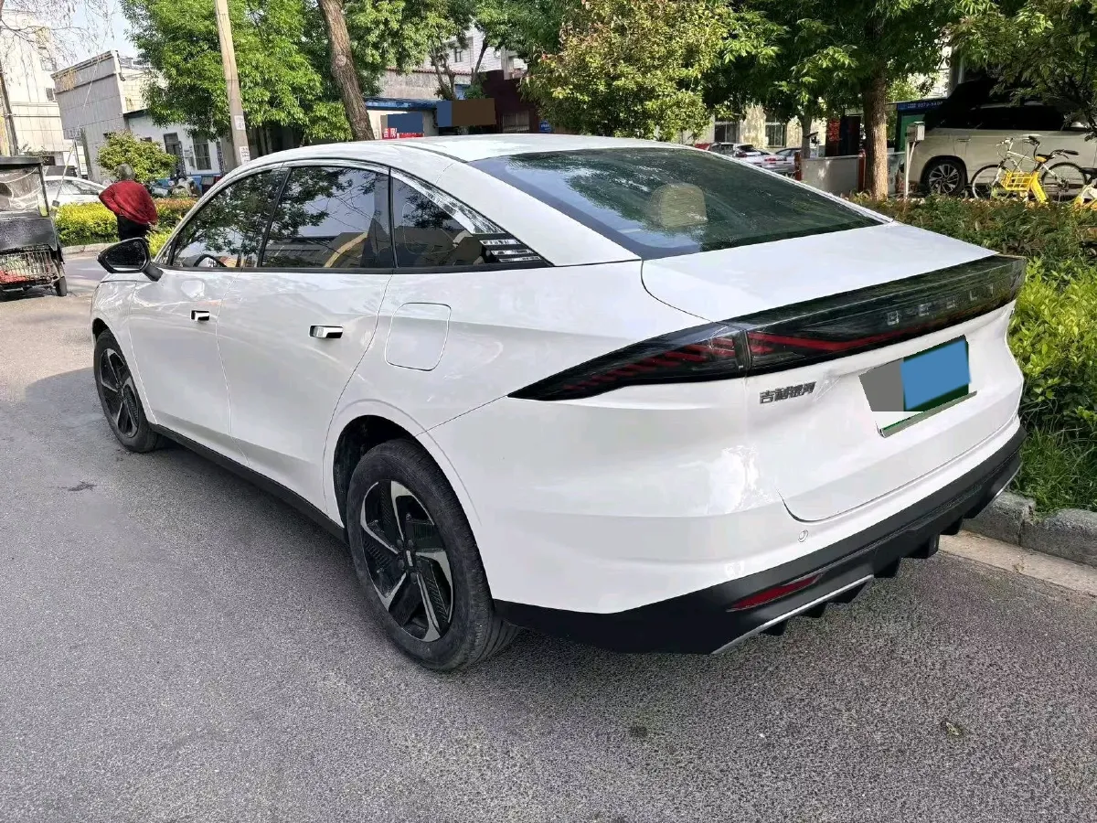 2024 Geely Galaxy L6 1.5T 163HP L4 3DHT PHEV,autocango,china used car exporter,china ev exporter,chinese used car exporter,chinese used ev exporter