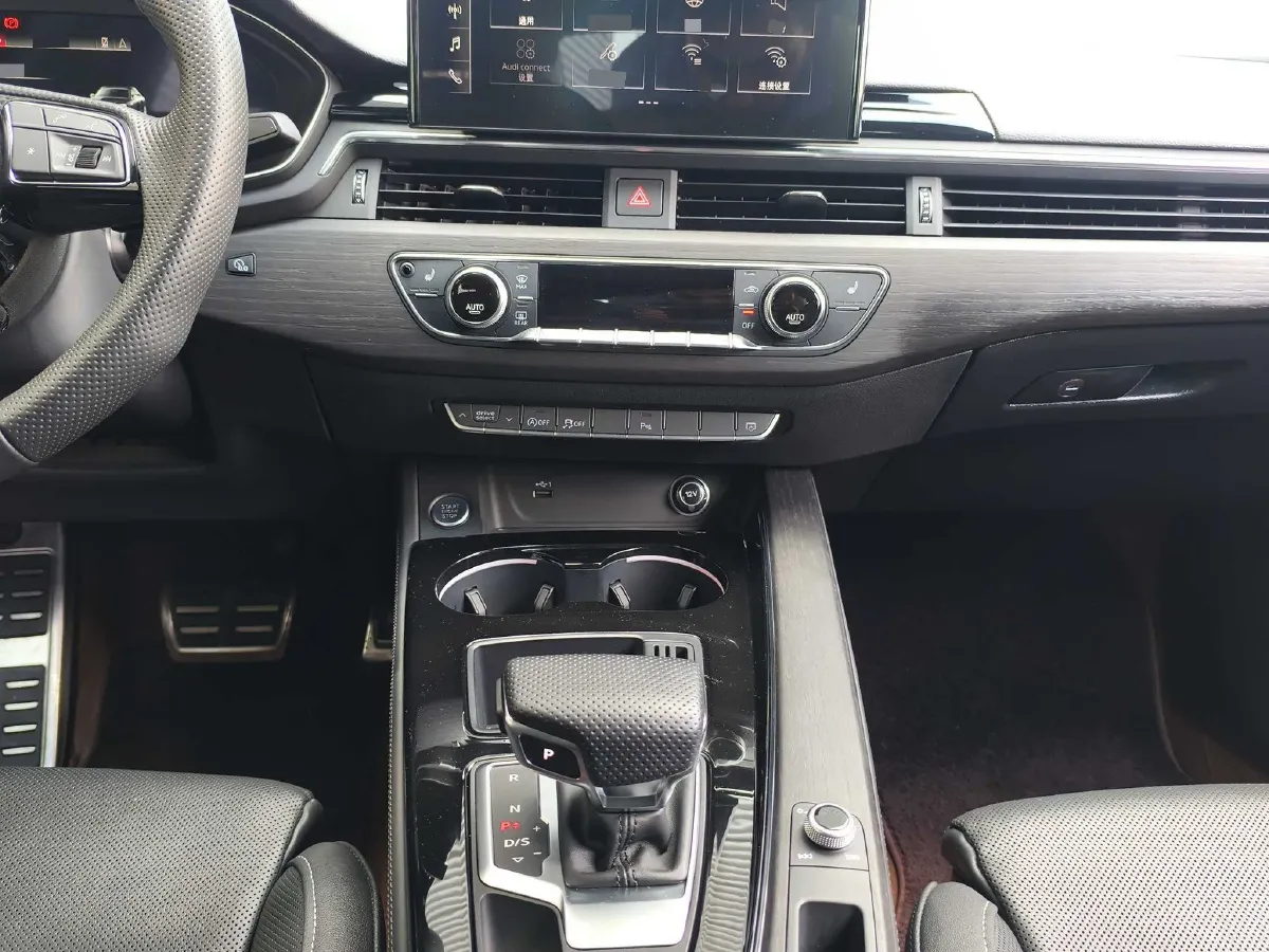 2024 Audi A4L 2.0T 190HP L4 7DCT,autocango,china used car exporter,china ev exporter,chinese used car exporter,chinese used ev exporter