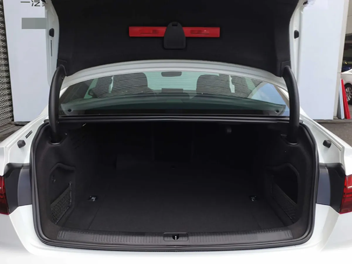 2024 Audi A4L 2.0T 190HP L4 7DCT,autocango,china used car exporter,china ev exporter,chinese used car exporter,chinese used ev exporter