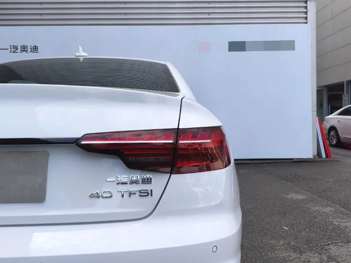 2024 Audi A4L 2.0T 190HP L4 7DCT,autocango,china used car exporter,china ev exporter,chinese used car exporter,chinese used ev exporter