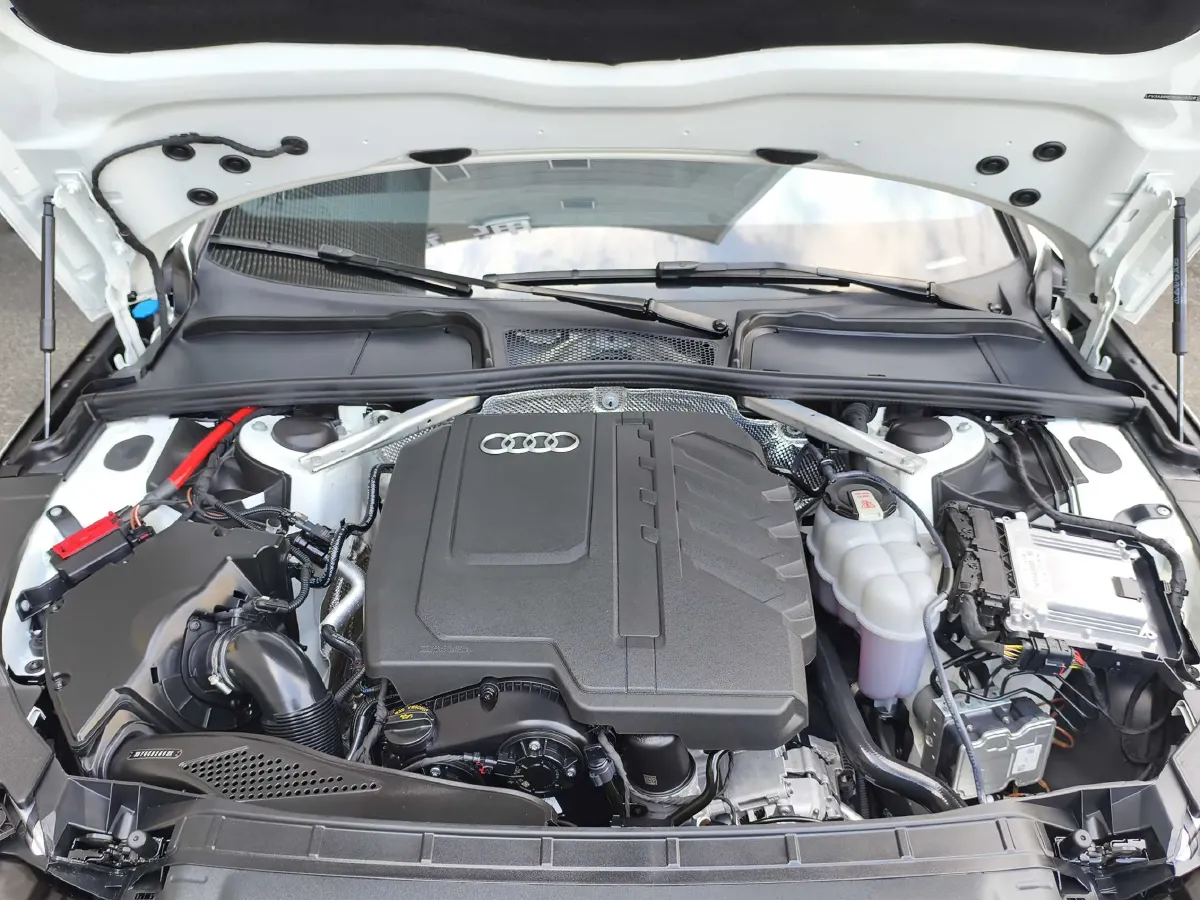 2024 Audi A4L 2.0T 190HP L4 7DCT,autocango,china used car exporter,china ev exporter,chinese used car exporter,chinese used ev exporter