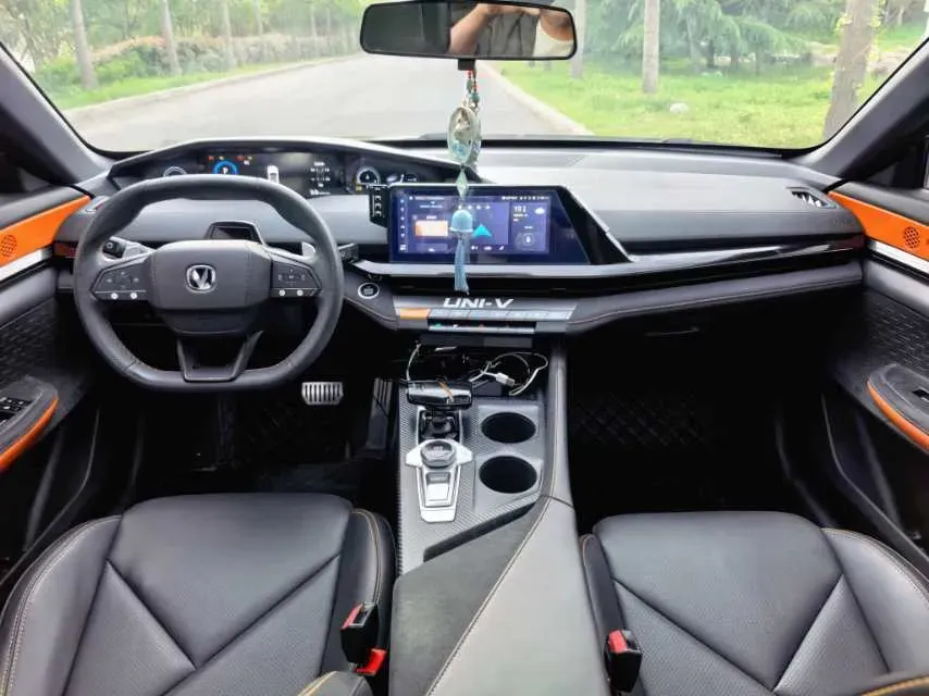 2022 ChangAn UNI-V 1.5T 188HP L4 7DCT,autocango,china used car exporter,china ev exporter,chinese used car exporter,chinese used ev exporter