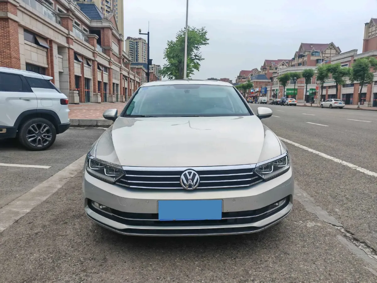 2019 Volkswagen Magotan 2.0T 186HP L4 7DCT,autocango,china used car exporter,china ev exporter,chinese used car exporter,chinese used ev exporter