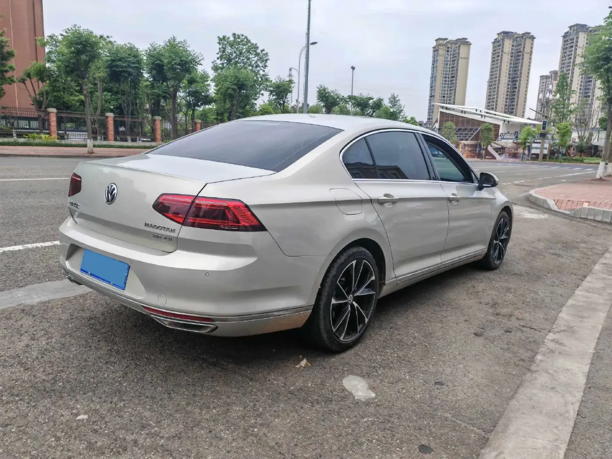 2019 Volkswagen Magotan 2.0T 186HP L4 7DCT,autocango,china used car exporter,china ev exporter,chinese used car exporter,chinese used ev exporter