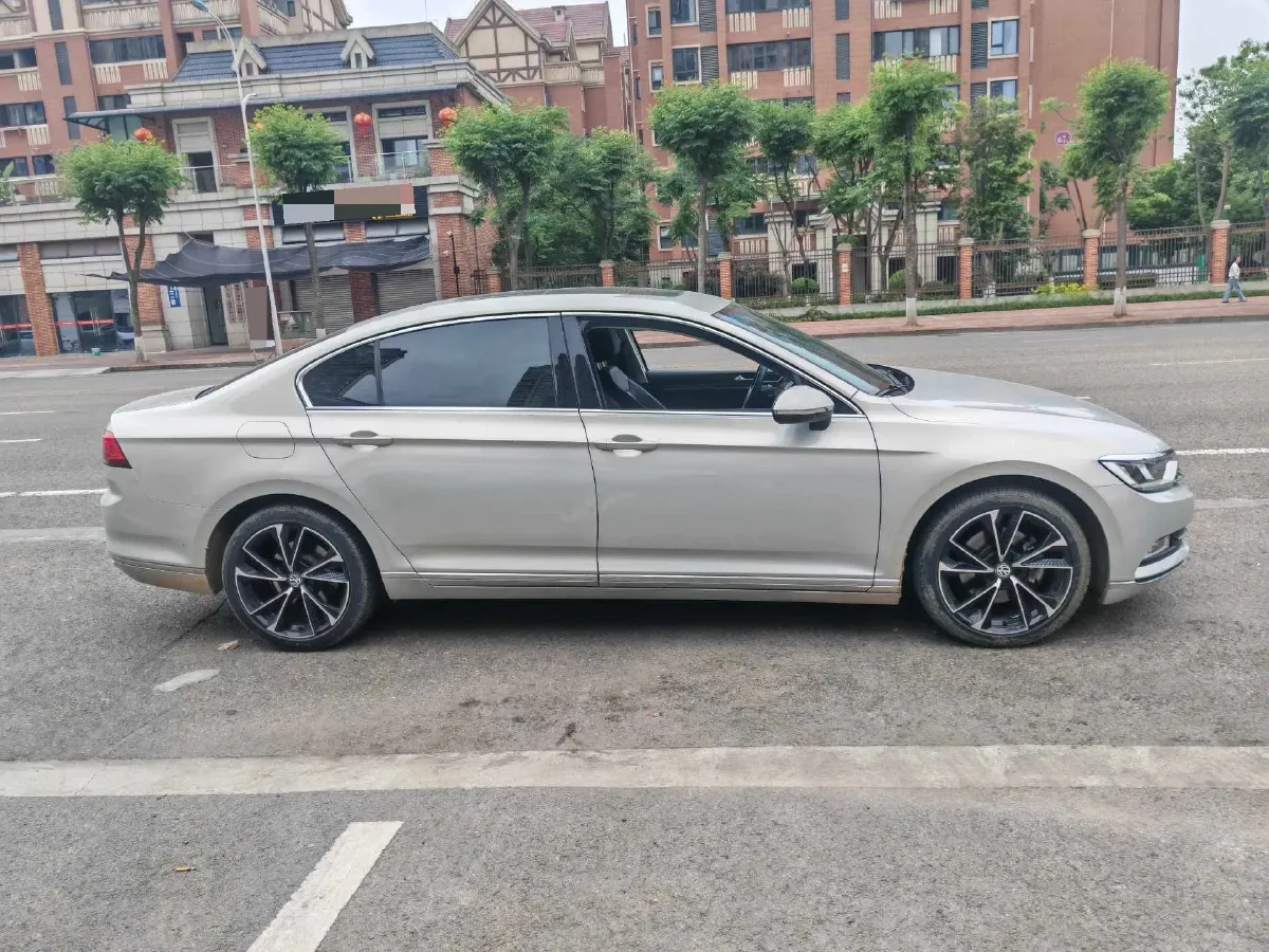 2019 Volkswagen Magotan 2.0T 186HP L4 7DCT,autocango,china used car exporter,china ev exporter,chinese used car exporter,chinese used ev exporter