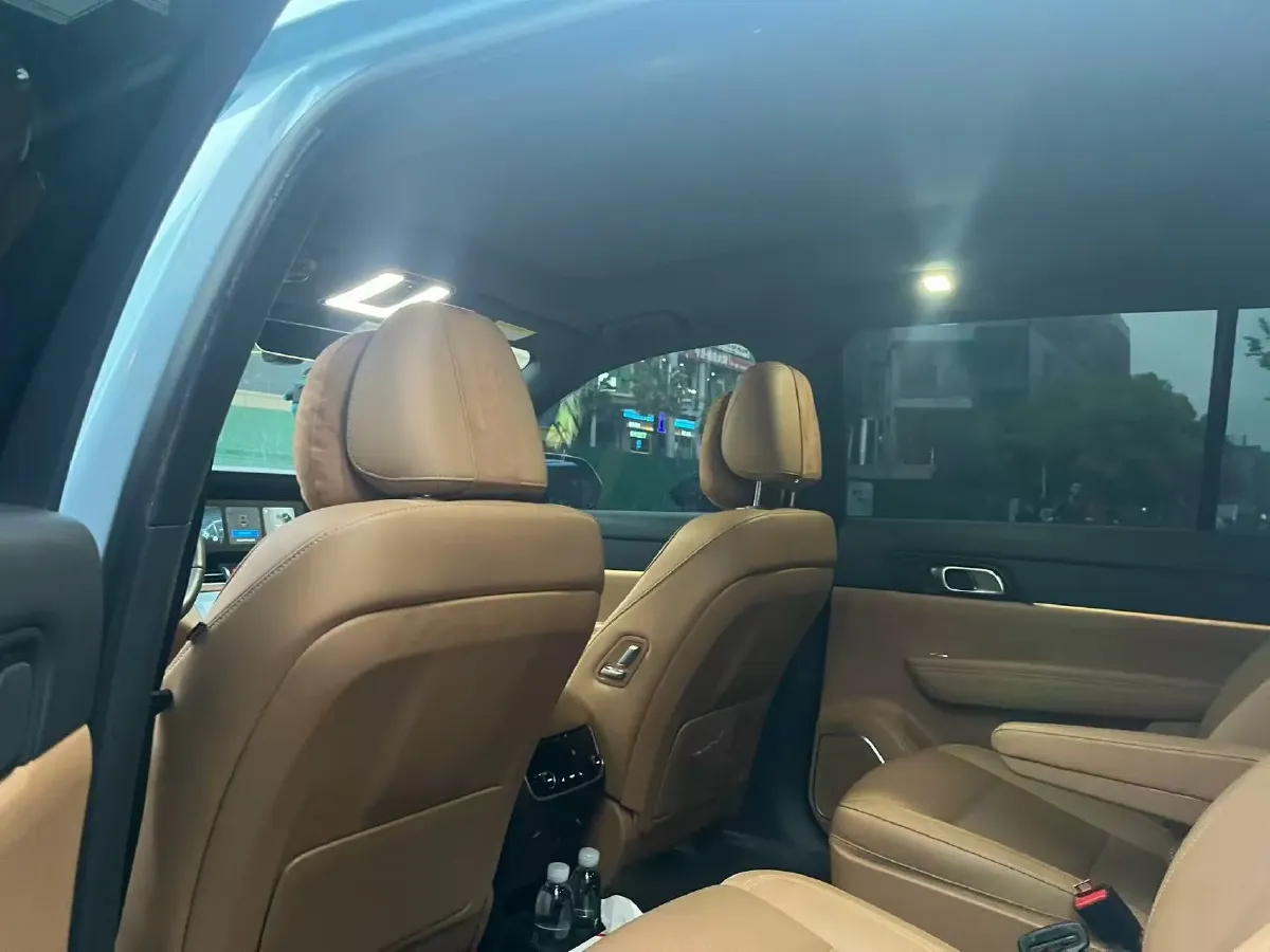 2021 Li ONE Range Extended 131HP REEV 40.5KWH,autocango,china used car exporter,china ev exporter,chinese used car exporter,chinese used ev exporter