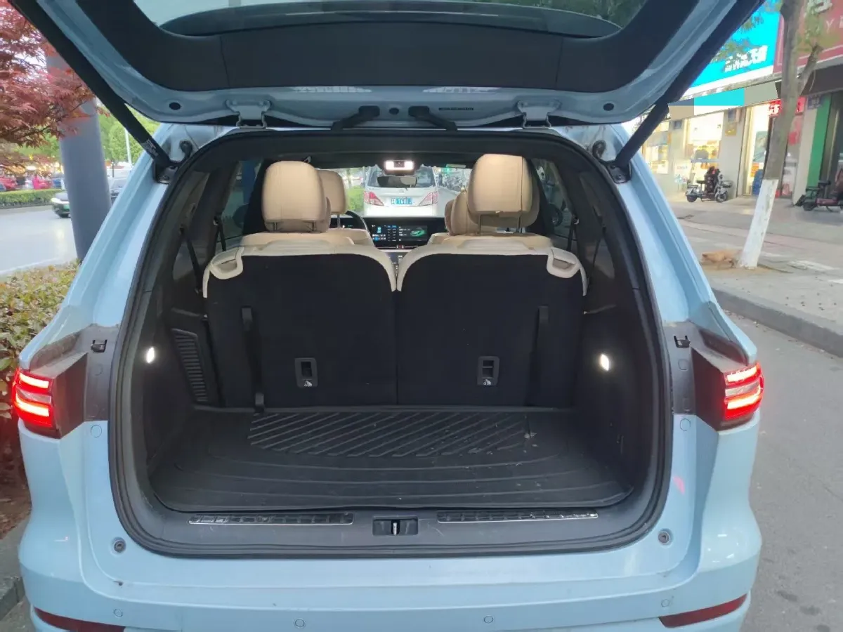 2020 Li ONE Range Extended 131HP REEV 40.5KWH,autocango,china used car exporter,china ev exporter,chinese used car exporter,chinese used ev exporter