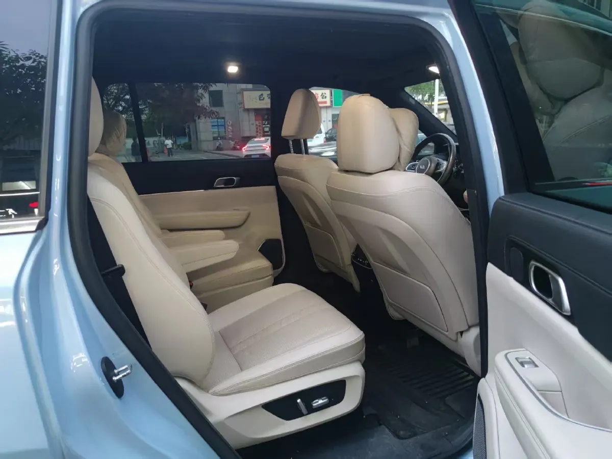 2020 Li ONE Range Extended 131HP REEV 40.5KWH,autocango,china used car exporter,china ev exporter,chinese used car exporter,chinese used ev exporter