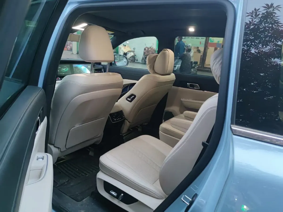 2020 Li ONE Range Extended 131HP REEV 40.5KWH,autocango,china used car exporter,china ev exporter,chinese used car exporter,chinese used ev exporter