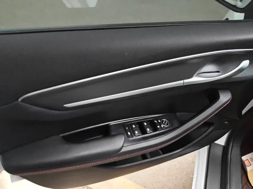 2022 Roewe RX5 MAX 1.5T 181HP L4 6AT,autocango,china used car exporter,china ev exporter,chinese used car exporter,chinese used ev exporter