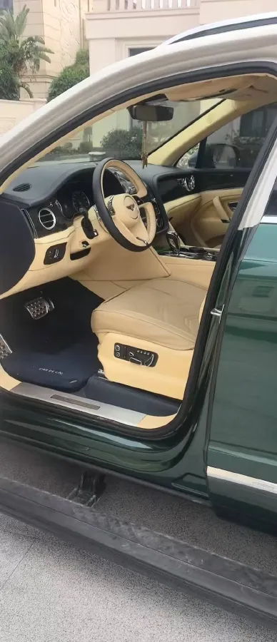 2018 Bentley Bentayga 4.0T 550HP V8 8AT,autocango,china used car exporter,china ev exporter,chinese used car exporter,chinese used ev exporter