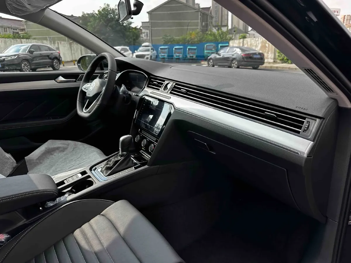 2025 Volkswagen Magotan 1.4T 150HP L4 7DCT,autocango,china used car exporter,china ev exporter,chinese used car exporter,chinese used ev exporter