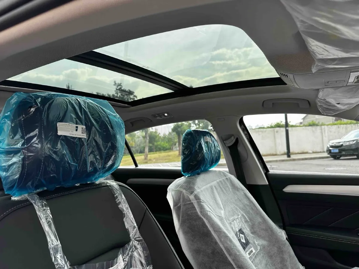 2025 Volkswagen Magotan 1.4T 150HP L4 7DCT,autocango,china used car exporter,china ev exporter,chinese used car exporter,chinese used ev exporter