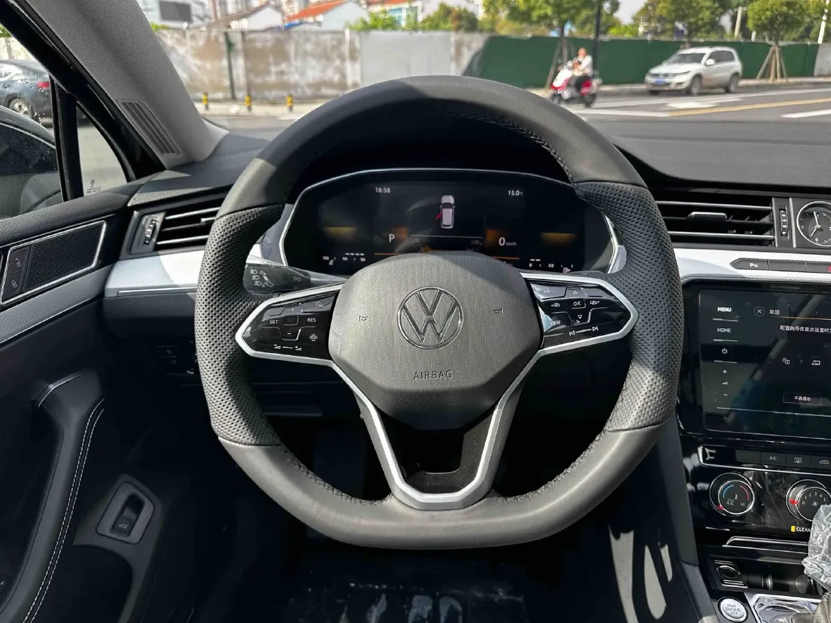 2025 Volkswagen Magotan 1.4T 150HP L4 7DCT,autocango,china used car exporter,china ev exporter,chinese used car exporter,chinese used ev exporter