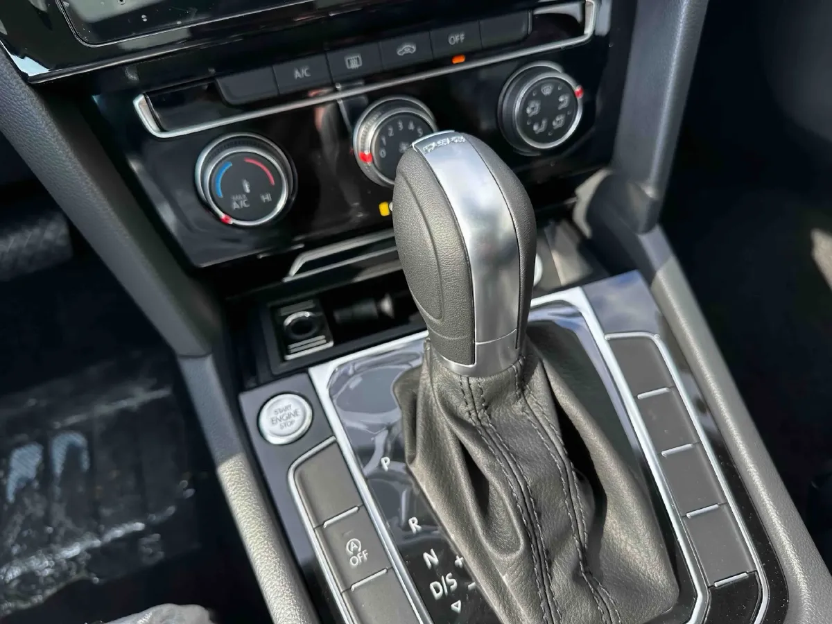 2025 Volkswagen Magotan 1.4T 150HP L4 7DCT,autocango,china used car exporter,china ev exporter,chinese used car exporter,chinese used ev exporter