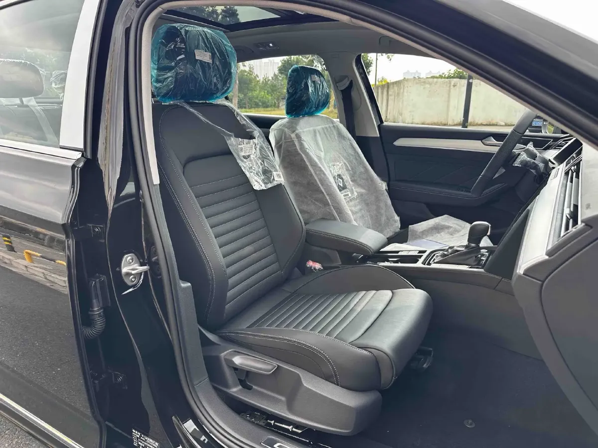 2025 Volkswagen Magotan 1.4T 150HP L4 7DCT,autocango,china used car exporter,china ev exporter,chinese used car exporter,chinese used ev exporter