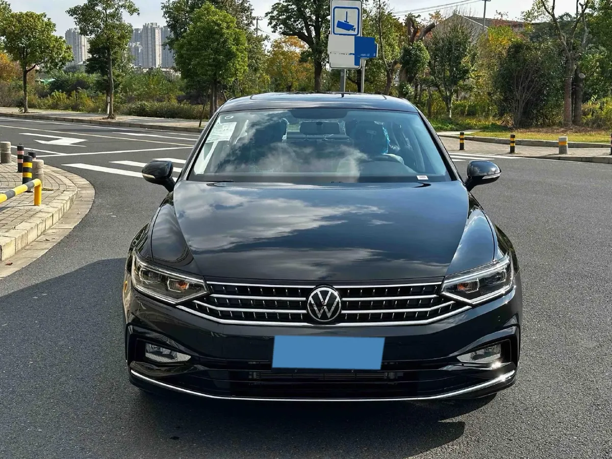 2025 Volkswagen Magotan 1.4T 150HP L4 7DCT,autocango,china used car exporter,china ev exporter,chinese used car exporter,chinese used ev exporter