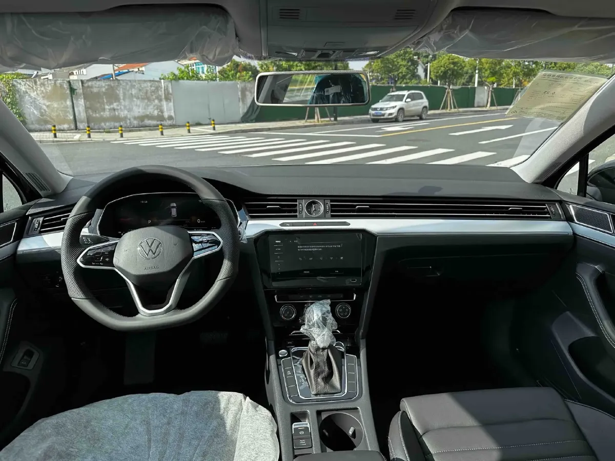 2025 Volkswagen Magotan 1.4T 150HP L4 7DCT,autocango,china used car exporter,china ev exporter,chinese used car exporter,chinese used ev exporter