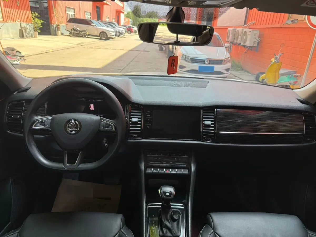 2021 Skoda Kodiak 2.0T 186HP L4 7DCT,autocango,china used car exporter,china ev exporter,chinese used car exporter,chinese used ev exporter