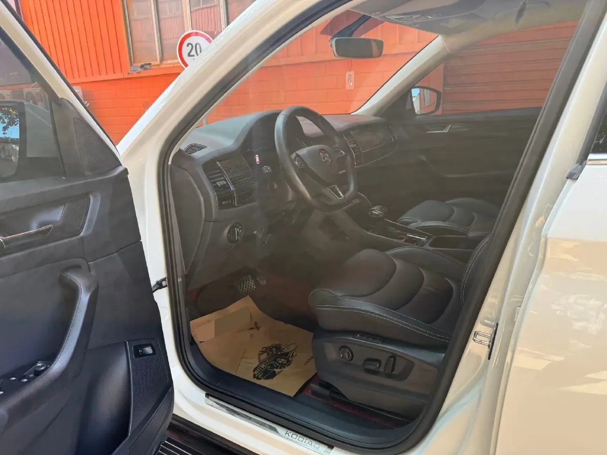 2021 Skoda Kodiak 2.0T 186HP L4 7DCT,autocango,china used car exporter,china ev exporter,chinese used car exporter,chinese used ev exporter