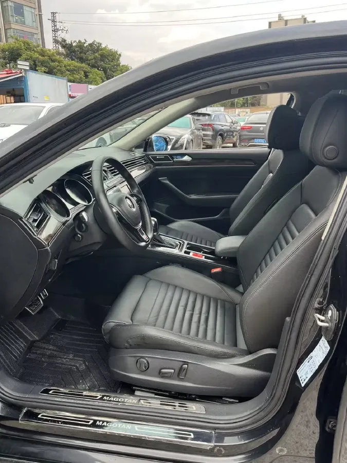 2019 Volkswagen Magotan 2.0T 186HP L4 7DCT,autocango,china used car exporter,china ev exporter,chinese used car exporter,chinese used ev exporter