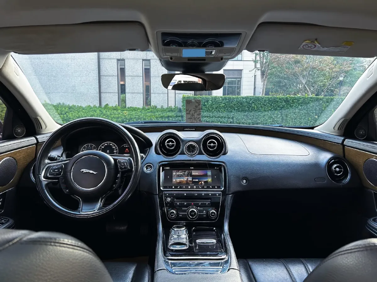 2018 Jaguar XJ 3.0T 340HP V6 8AT,autocango,china used car exporter,china ev exporter,chinese used car exporter,chinese used ev exporter