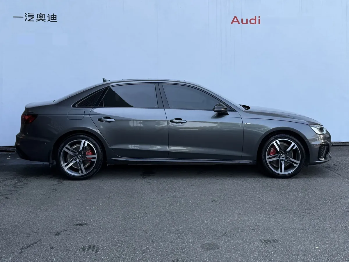 2023 Audi A4L 2.0T 190HP L4 7DCT,autocango,china used car exporter,china ev exporter,chinese used car exporter,chinese used ev exporter