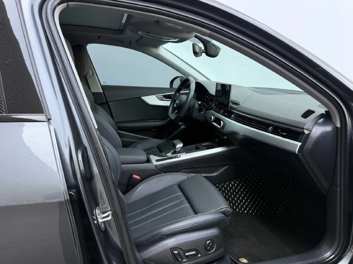 2023 Audi A4L 2.0T 190HP L4 7DCT,autocango,china used car exporter,china ev exporter,chinese used car exporter,chinese used ev exporter