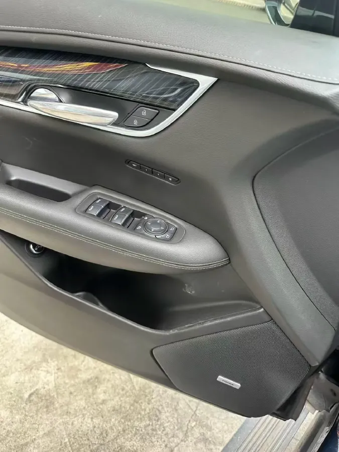 2022 Cadillac XT6 2.0T 237HP L4 9AT,autocango,china used car exporter,china ev exporter,chinese used car exporter,chinese used ev exporter