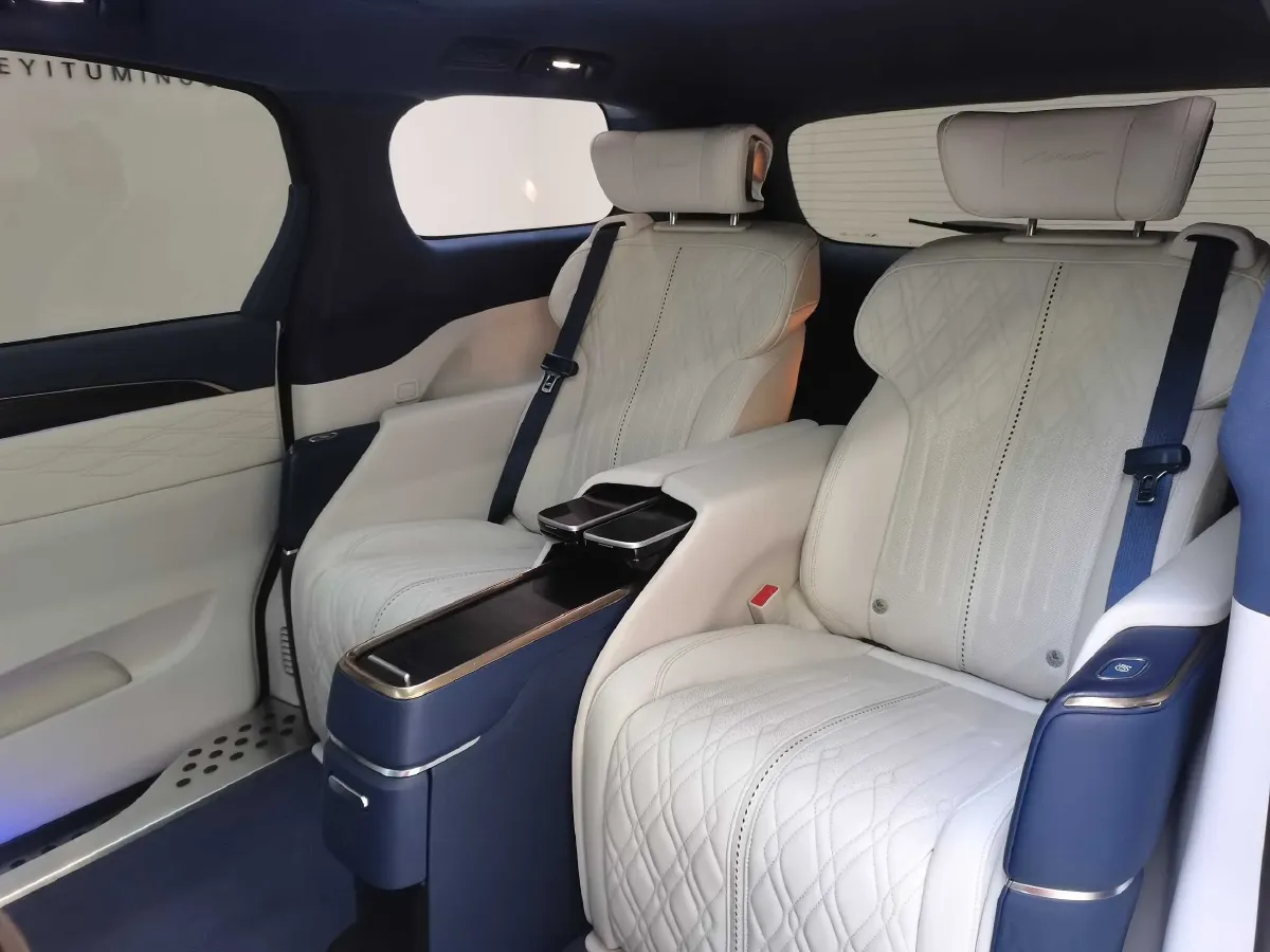 2022 Buick GL8 2.0T 237HP L4 9AT,autocango,china used car exporter,china ev exporter,chinese used car exporter,chinese used ev exporter