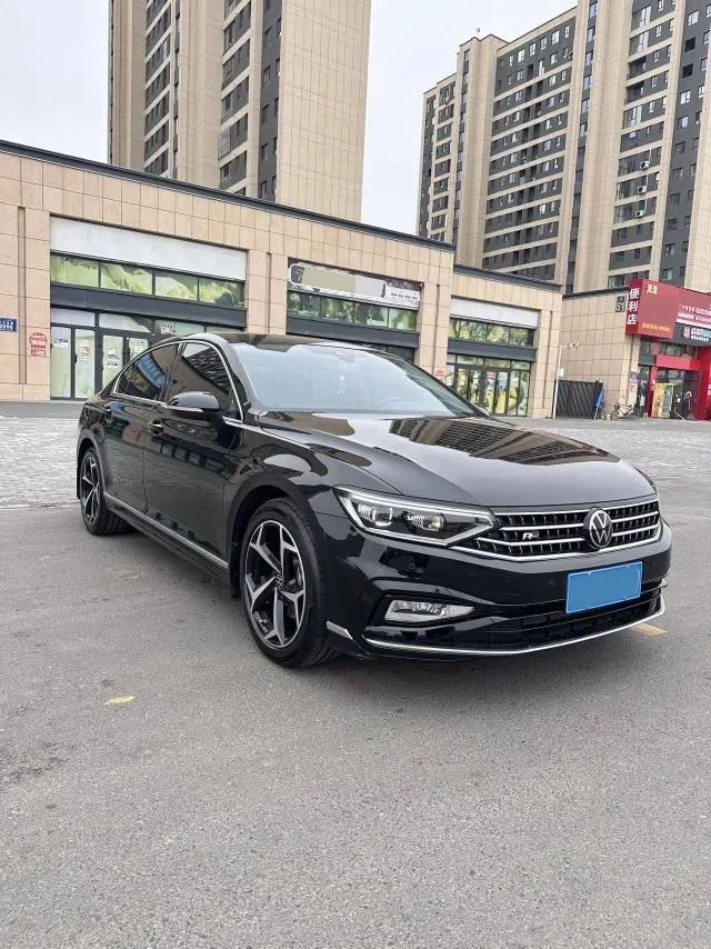 2025 Volkswagen Magotan 2.0T 186HP L4 7DCT,autocango,china used car exporter,china ev exporter,chinese used car exporter,chinese used ev exporter