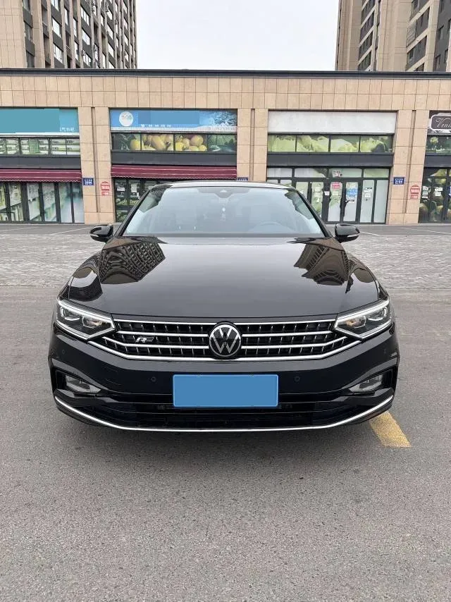 2025 Volkswagen Magotan 2.0T 186HP L4 7DCT,autocango,china used car exporter,china ev exporter,chinese used car exporter,chinese used ev exporter