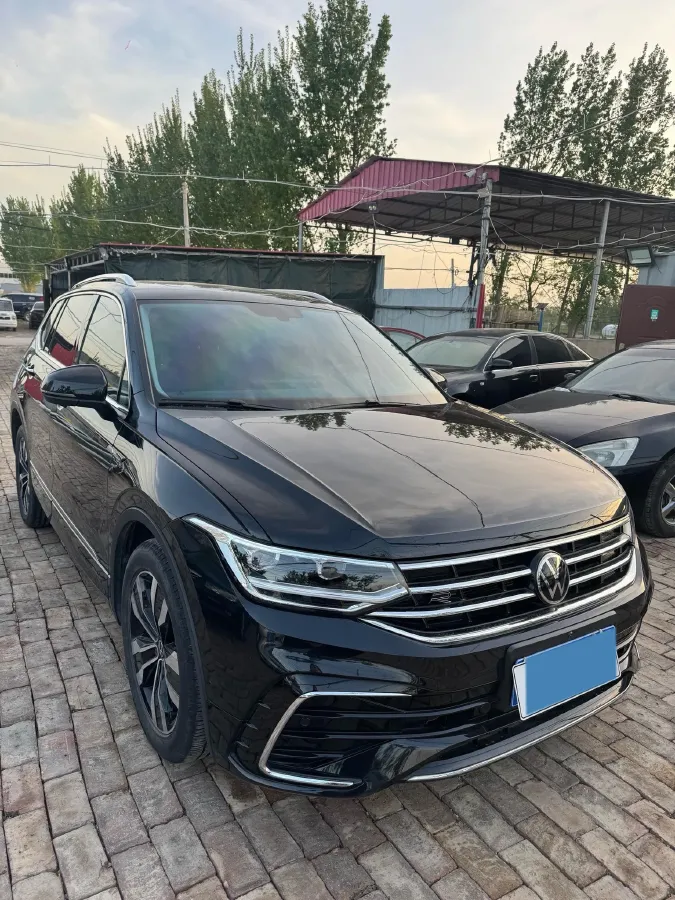 2024 Volkswagen Tiguan L 2.0T 186HP L4 7DCT,autocango,china used car exporter,china ev exporter,chinese used car exporter,chinese used ev exporter