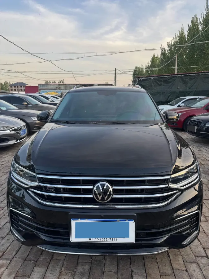 2024 Volkswagen Tiguan L 2.0T 186HP L4 7DCT,autocango,china used car exporter,china ev exporter,chinese used car exporter,chinese used ev exporter