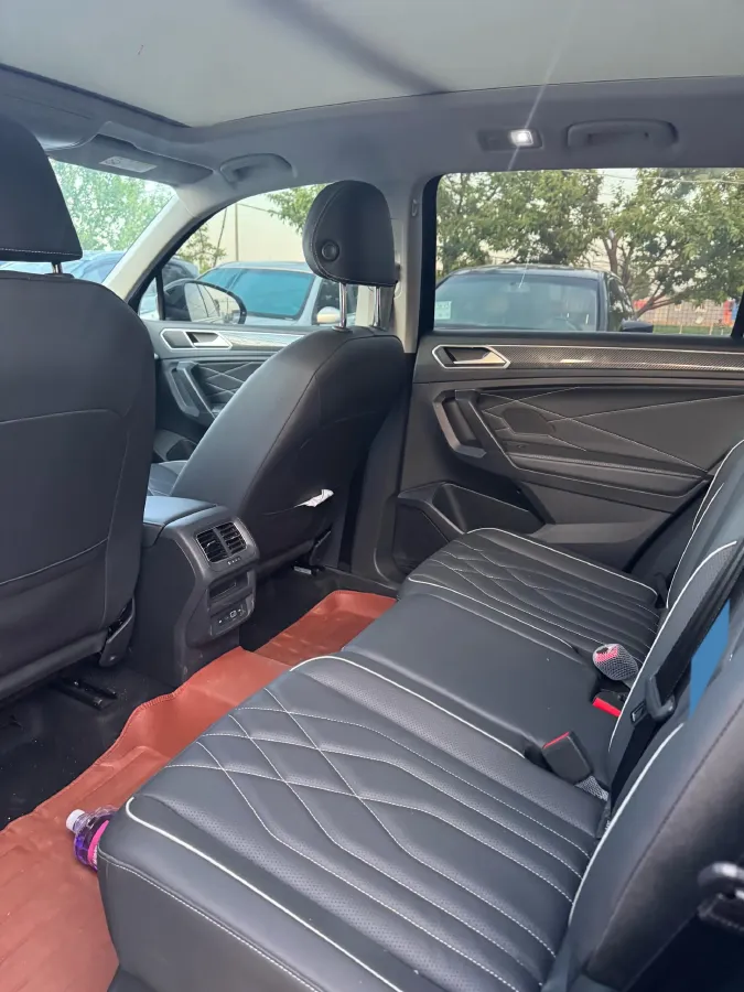 2024 Volkswagen Tiguan L 2.0T 186HP L4 7DCT,autocango,china used car exporter,china ev exporter,chinese used car exporter,chinese used ev exporter