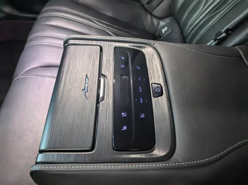 2025 Buick Larcosse 2.0T 237HP L4 9AT,autocango,china used car exporter,china ev exporter,chinese used car exporter,chinese used ev exporter