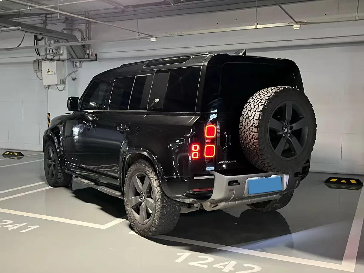2024 Land Rover Defender 3.0T 400HP L6 8AT,autocango,china used car exporter,china ev exporter,chinese used car exporter,chinese used ev exporter