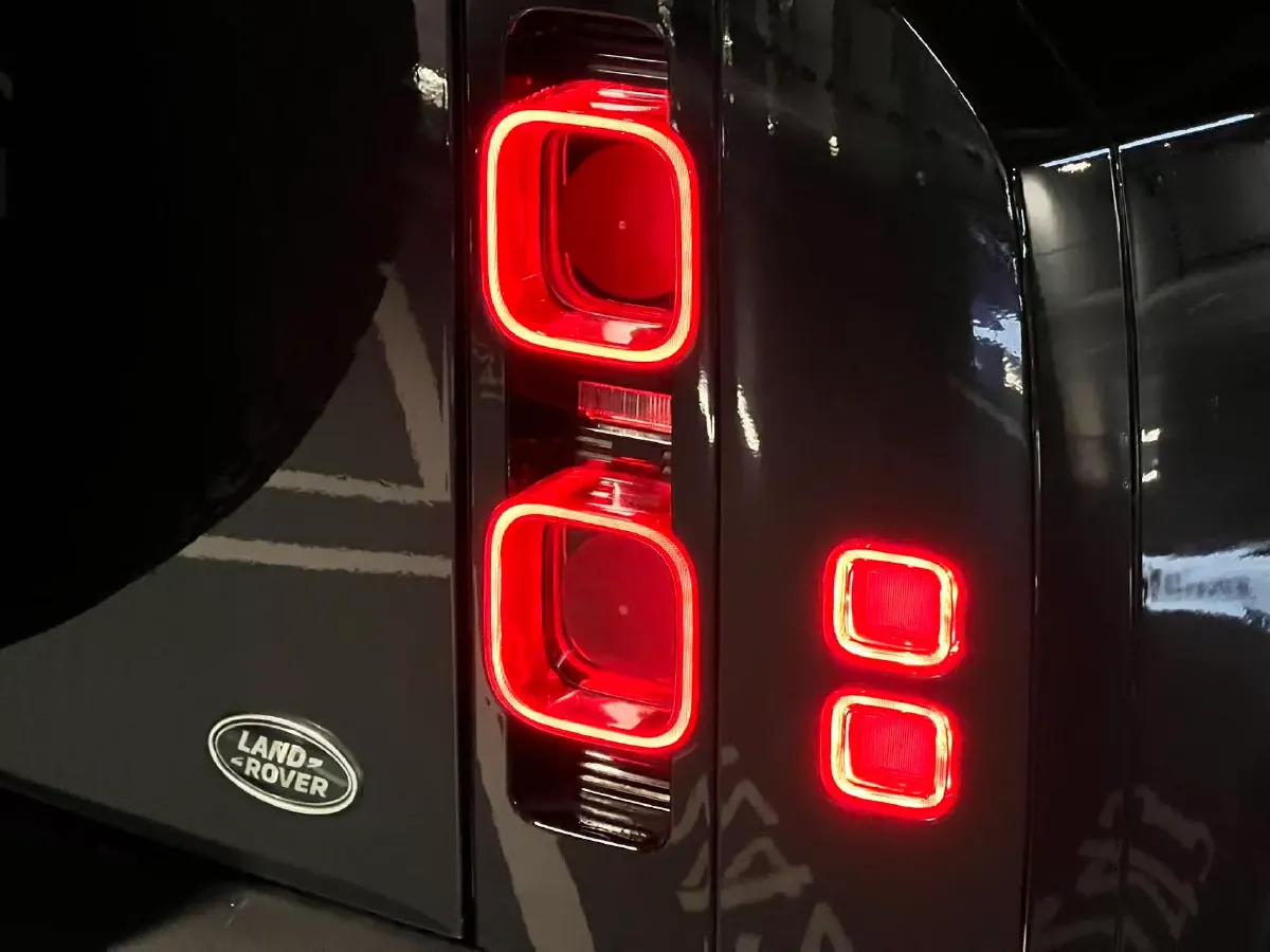 2024 Land Rover Defender 3.0T 400HP L6 8AT,autocango,china used car exporter,china ev exporter,chinese used car exporter,chinese used ev exporter